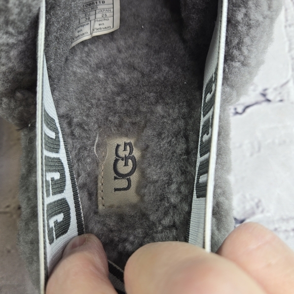 Ugg Fluff Yeah gray shearling ankle strap open toe slides - Picture 5 of 11